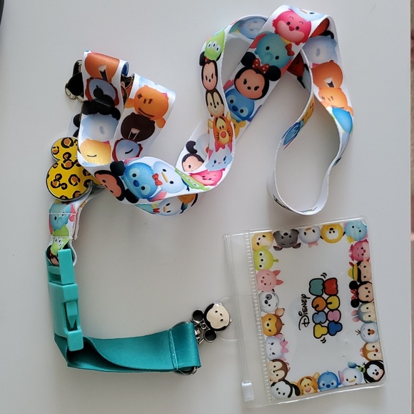 Disney Tsum Tsum Lanyard with Pins - Picture 1 of 6